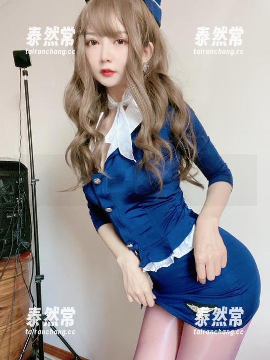 空姐打扮照到手，51酱的美图惊艳与尴尬并存。