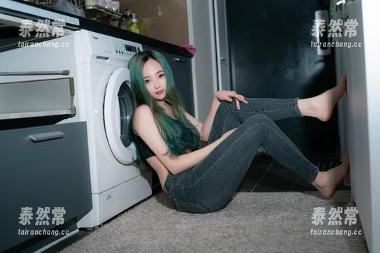 看Bambi(밤비)这组高清原图，我倒是模糊了天使的定义！
