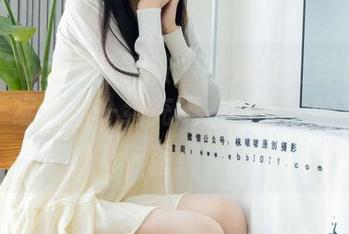 BoBoSocks袜啵啵 – 小沫撞上绿色丝袜，终于绽放出一组充满“调皮”的写真套图！