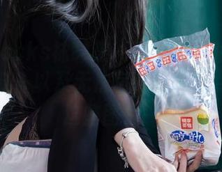 BoBoSocks袜啵啵 – 稚予的私拍花絮：裸足、鞋、以及无法言喻的水，点击查看这些图片！