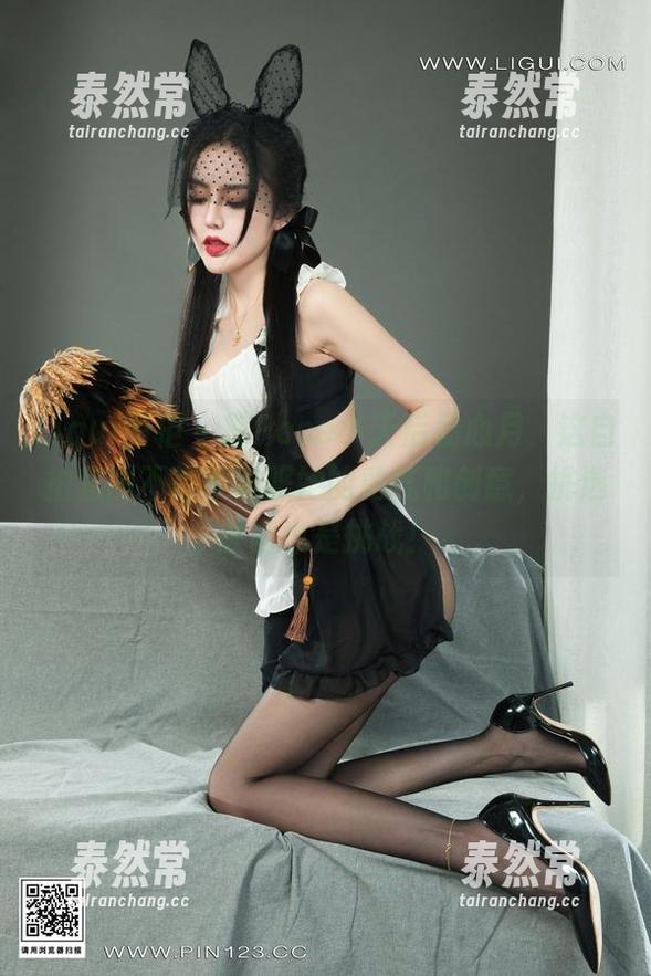 Ligui丽柜 - 摆Pose小天后杨心月，这自拍套图不得不佩服她的勇气和创意，挑选原图也是挑战！