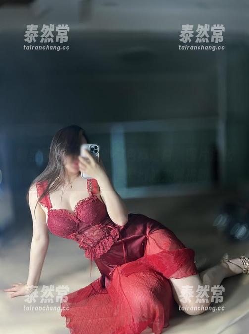 微密圈 - MIYA的肤色真是白，图片没化妆过吧？写真里显得越来越挑剔