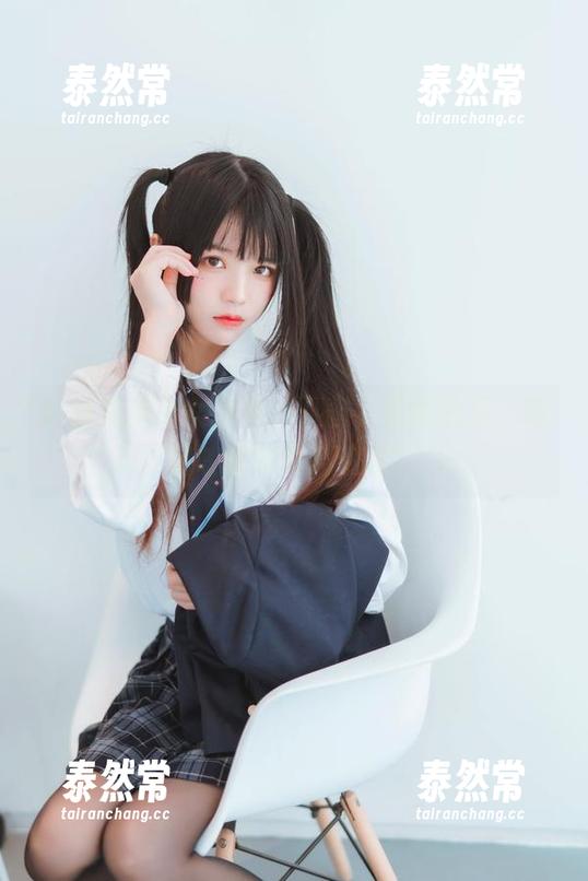 香肩美眉少女图集，下载了才能快乐，喵糖映画也来蹭热度！
