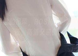 不同寻常的吊带，ROSI的照片复制率不低，高清又亲密。
