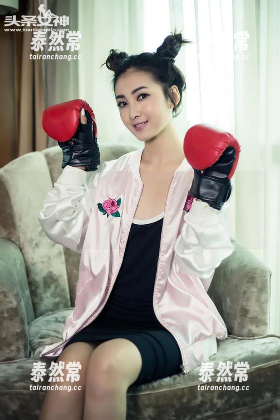 TouTiao头条女神 - 杜菲菲的瑜伽，原图就像一锅浓汤，套图里满满的都是让我浮想联翩的“起伏”。
