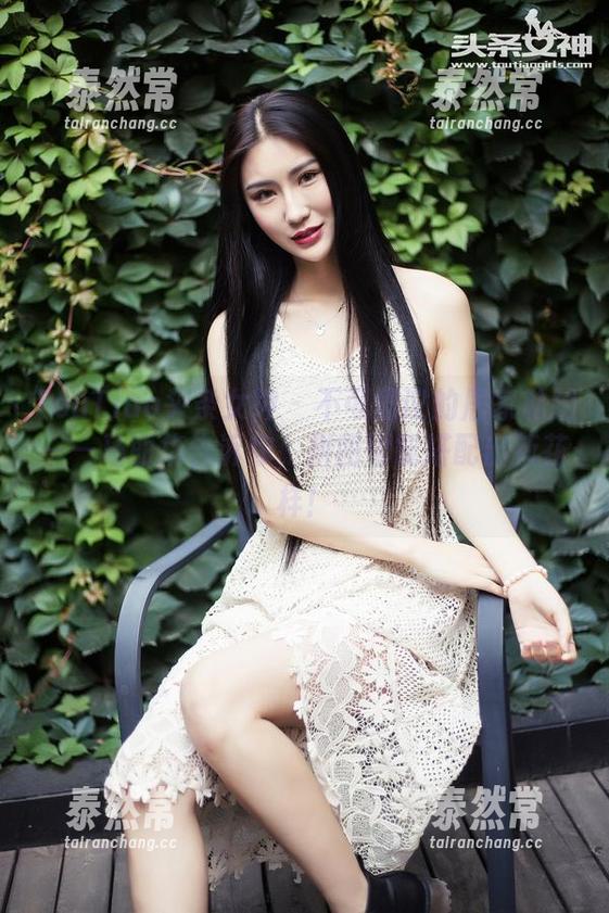 TouTiao头条女神 - 不可思议的居家私拍——马丽华告诉你，拼图也能搭配出新花样！
