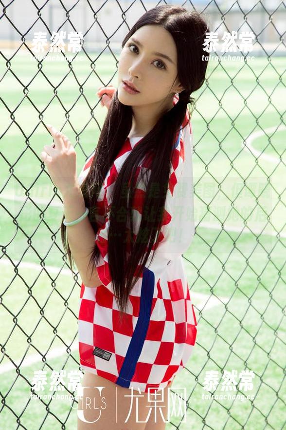 UGirls尤果网 - 虽然是免费美图，但谭晓彤的夏天一言不合就让我开始猜测她的后台…太炫了吧！