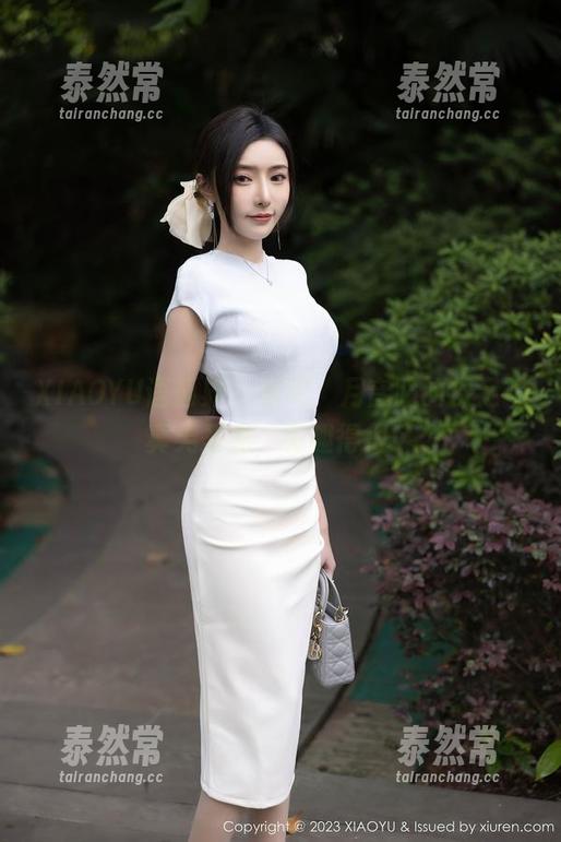 XIAOYU语画界 - 来吧，月音瞳的裸足写真无圣光，有趣得很！