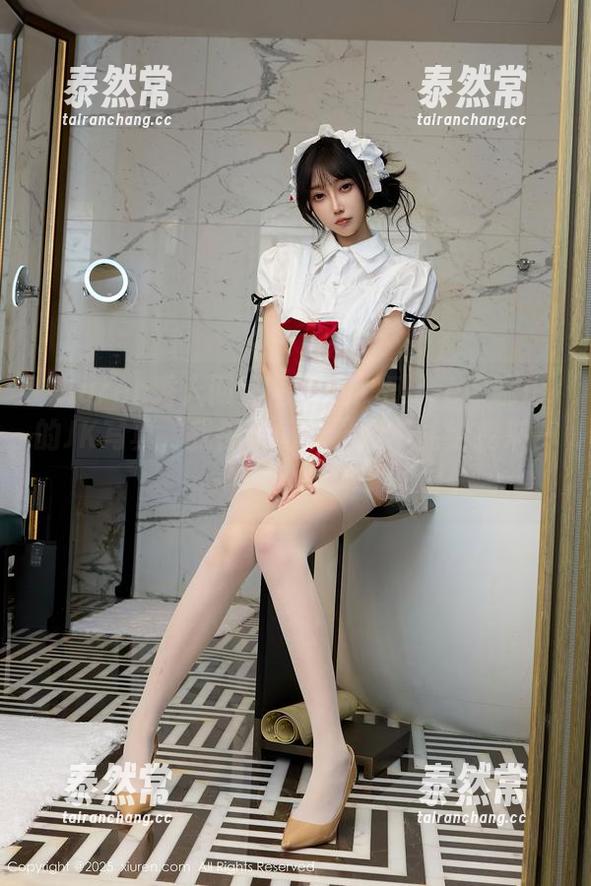 Xiuren秀人网 - 每次翻到Elise谭晓彤的JK写真，我都想问：“能不能给我来一整个班？”
