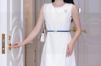 Xiuren秀人网 – 小蛮腰的水手服全套每张图片都在强调“快来，我会让你迷航”！