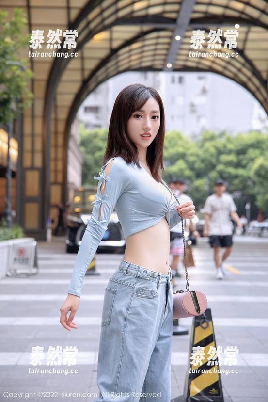 Xiuren秀人网 - 我想要的白衬衫，徐微微mia的美图分享让我瑟瑟发抖