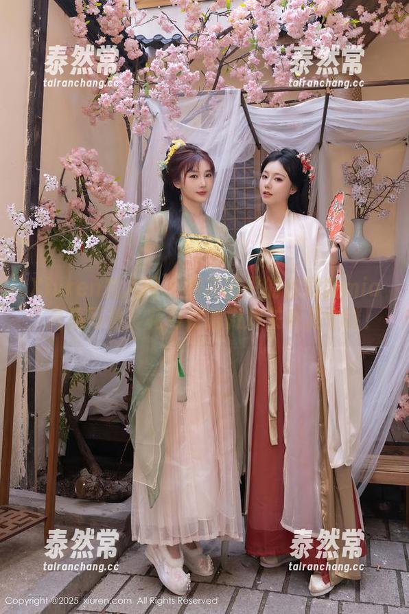 Xiuren秀人网 - 樱花园里的徐微微mia：高清写真，花与她的微妙关系是个谜！