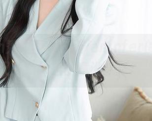 Xiuren秀人网 – 文芮jeninfer的旗袍美图又来袭，这创意谁能顶得住？