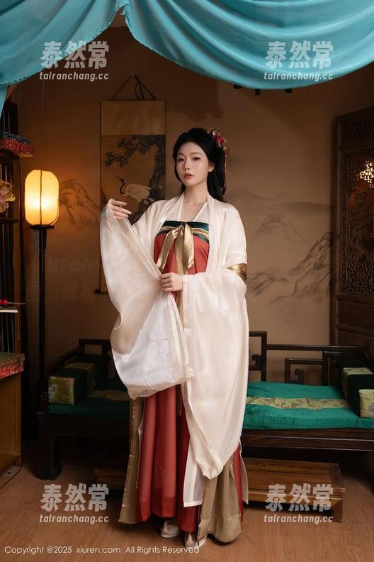 Xiuren秀人网 - 清水美嘉的私房女仆美图，像极了明天的我—只不过还没拖地！