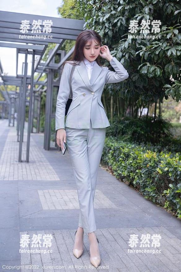Xiuren秀人网 - 软软酱带来的定制修女写真，色彩与禁忌的碰撞。