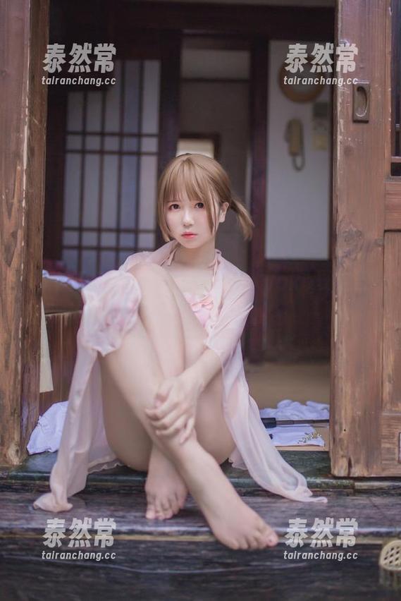 yoko夏宅 那个红色格子图包的细节,yoko夏宅果然不走寻常路。