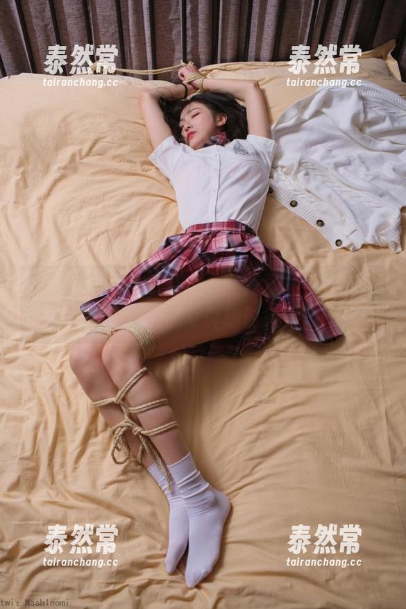 照片不够多？别担心，网盘里一米八的大梨子女孩的写真随时待命。