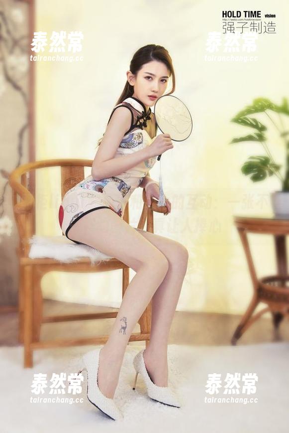 丽柜ligui - 兔子和心心的互动：一张不一样的图片，真让人捧心