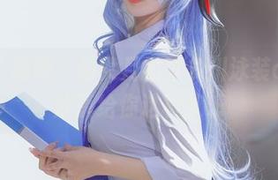 摸摸，呢喃：仙女月的喜多川泳装cos，分享给你这种欢乐