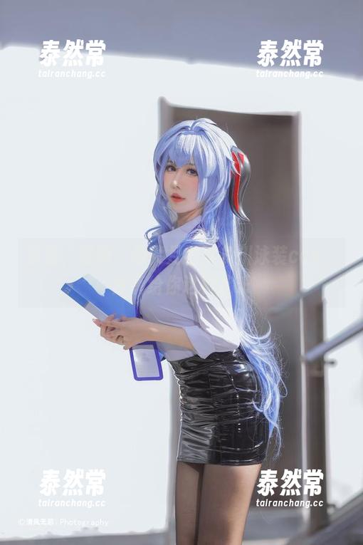 摸摸，呢喃：仙女月的喜多川泳装cos，分享给你这种欢乐