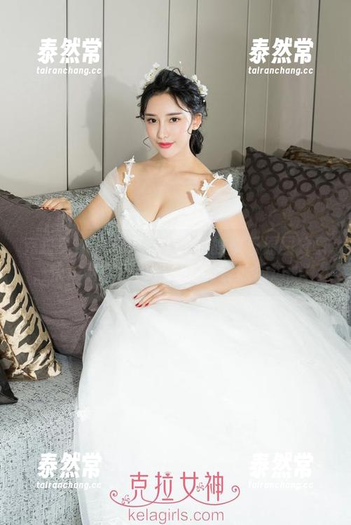 克拉女神 - 宋智珍泳衣里的快乐原图分享，快来看看我也是怎么贴合泳池边的！