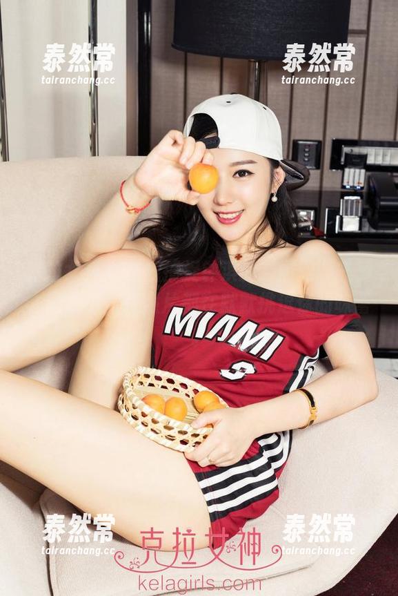 克拉女神 - 在线捕捉钟淇的“厨娘”气质，图集中每张照片都在默默挑逗你的味蕾。
