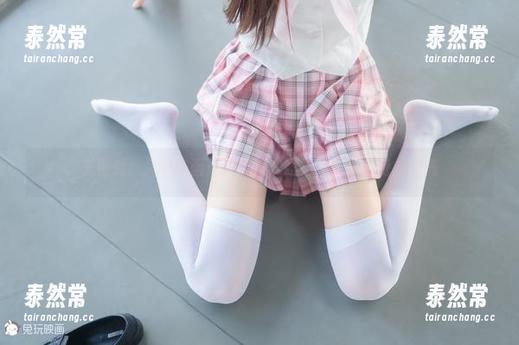 美图秀：兔玩映画连接条纹和短裙，恰到好处的骚气
