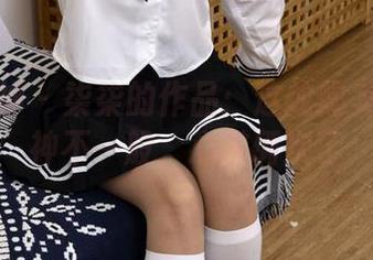 初夏女神 – 柒柒的作品：这蛇蝎美女的眼神不一般，心跳俩次了