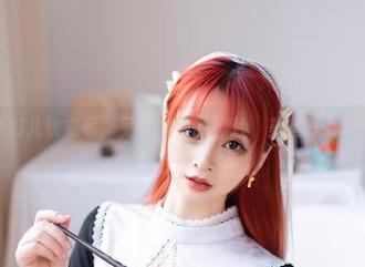爷们儿快来看，叉子宝宝的照片，美腿炸裂啦！