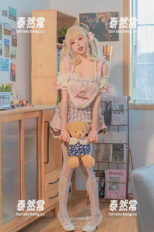 新作品集震撼登场！咬人小小兔带你玩转RolyPoly！