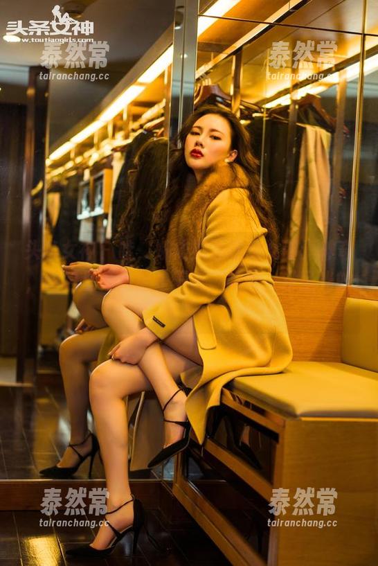 头条女神 - 哇，娜依灵儿这兔女郎真神奇，图包里竟然全是干货，哈哈，没圣光的趣味！