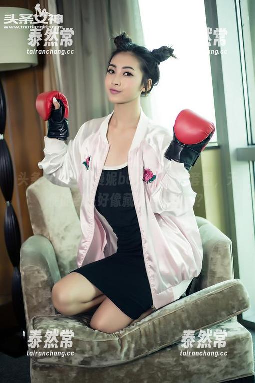 头条女神 - 杨漫妮baby的最新套图，天使的姿态好像藏着点小圈套？