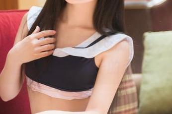 头条女神 – 当语溪遇上定制眼镜，作品里自带一种书呆子的无奈。