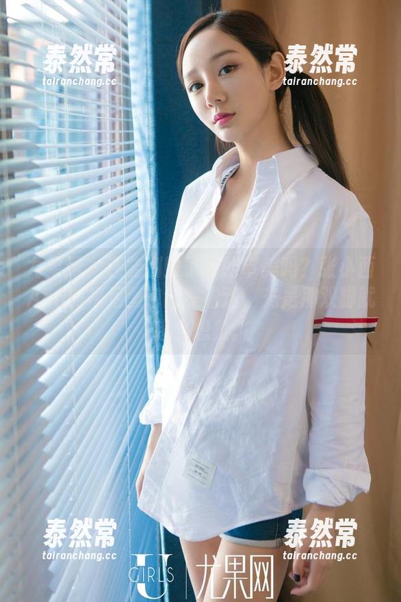 尤果网 - 还能别毁了我的审美吗？张小西Ann的裸足图包让我着迷，光是那双脚就超出想象。