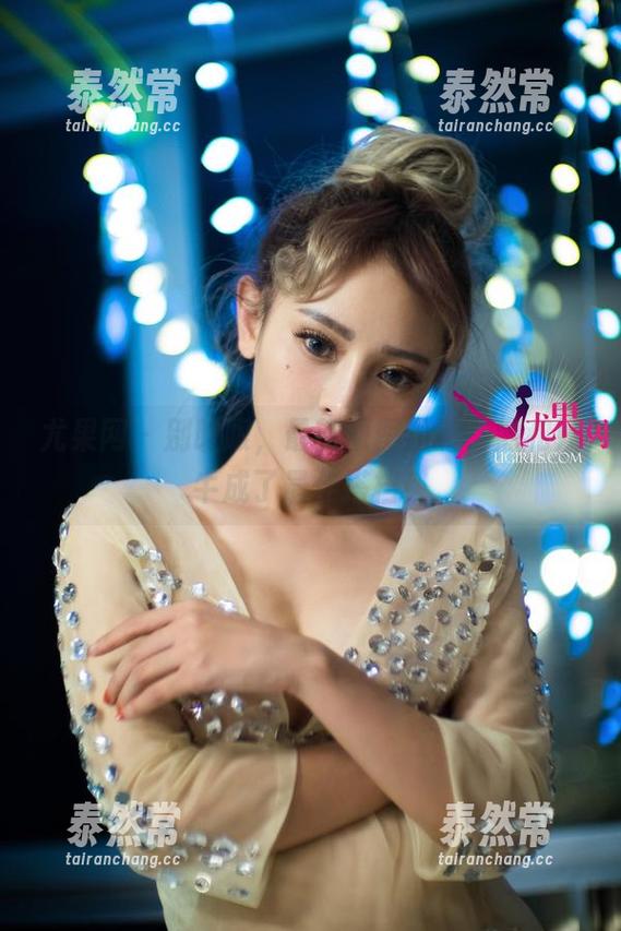 尤果网 - 别眨眼，最新原图里游子熙和奶牛成了最佳搭档！