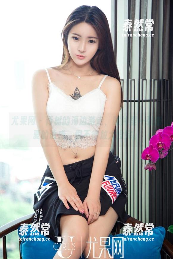 尤果网 - 青树的海边游走，照片里一张盛夏的诱惑，恨不得放大没完。