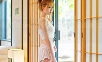 推女神 – 徐妍馨Mandy的泳池私拍图集：随意的姿态，意外的撩人。