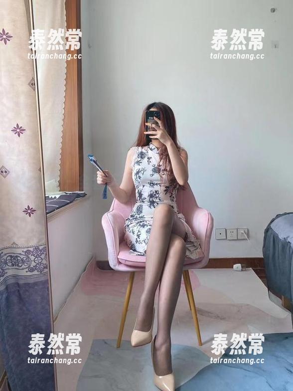 微密圈 - 全套连衣裙原图，提袜少女自己选的？