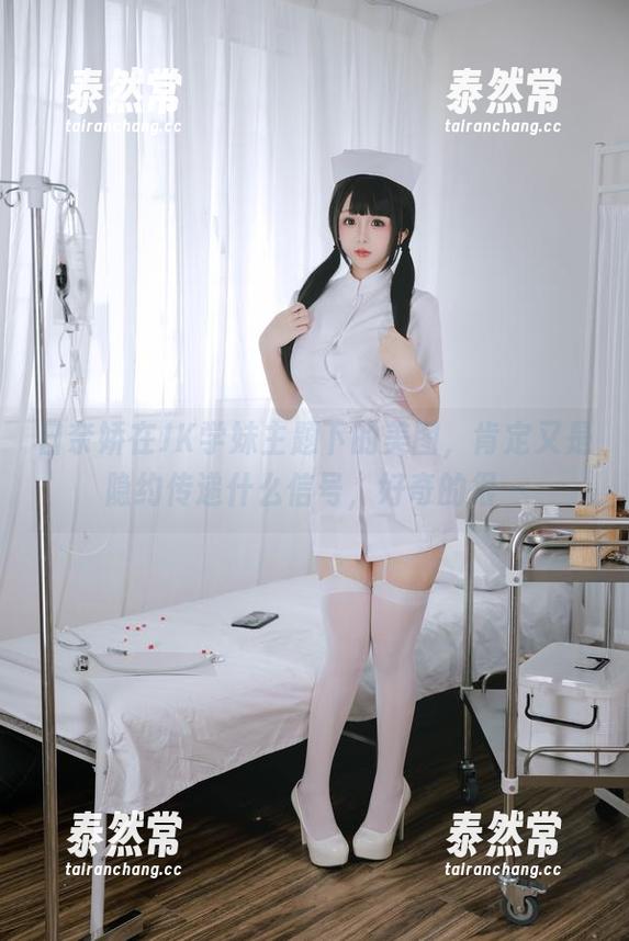日奈娇在JK学妹主题下的美图，肯定又是隐约传递什么信号，好奇的很…