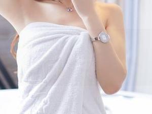 果团网 – 莫雅琪夏日图集，展示了如何用五彩的泳衣一秒摆脱沉闷的衣橱！