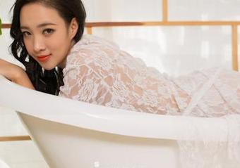 果团网 – 学妹范儿的又一力作，龚玥菲带上了那些逗趣的图片，随便分享。