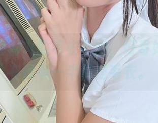 随便翻翻柳丸的毛衣套图，好奇她的衣柜有没有一半都是毛衣。