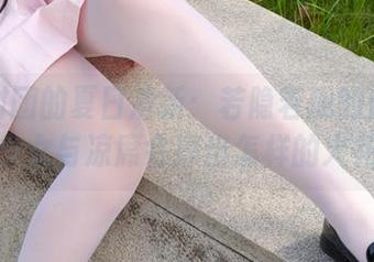 森萝财团的夏日清新：若隐若现的白丝美足少女与凉席会擦出怎样的火花？