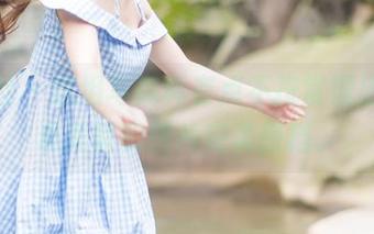 波萝社 – 这组写真真有点不按常理出牌，夏美酱和图片完美搭档。