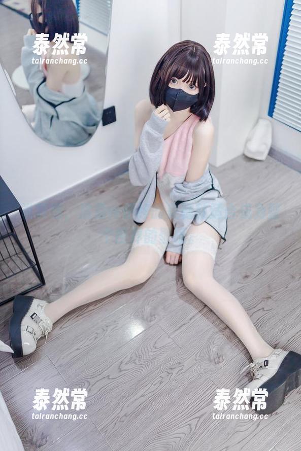 说真话，洛桑w伊梓的美腿就适合成为整个世界的壁纸。