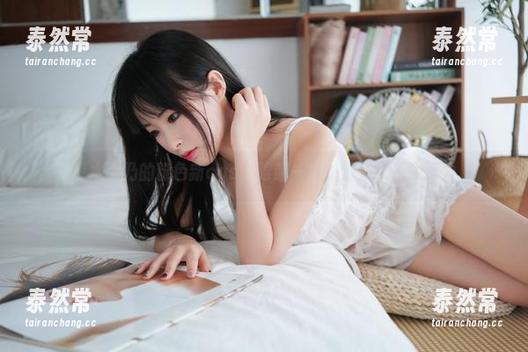 清水由乃的粉色新cos，眼睛一亮，温柔又不失活力