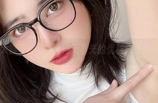 眼酱大魔王w与红裙：无圣光的优雅，竟有些醉人