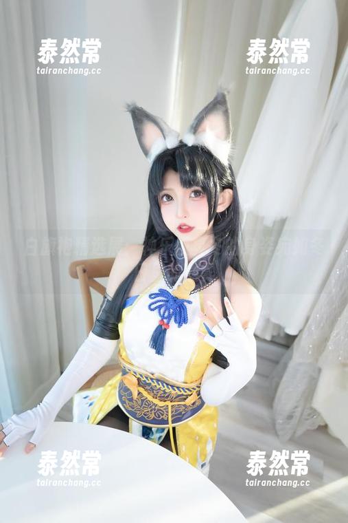 白旗袍精选展：神乐坂真冬的身姿宛如冬日里的晨雾