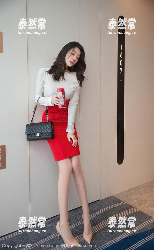 秀人网 - 分享七七kiko的校服写真，保证你会找回青涩的校园时光！