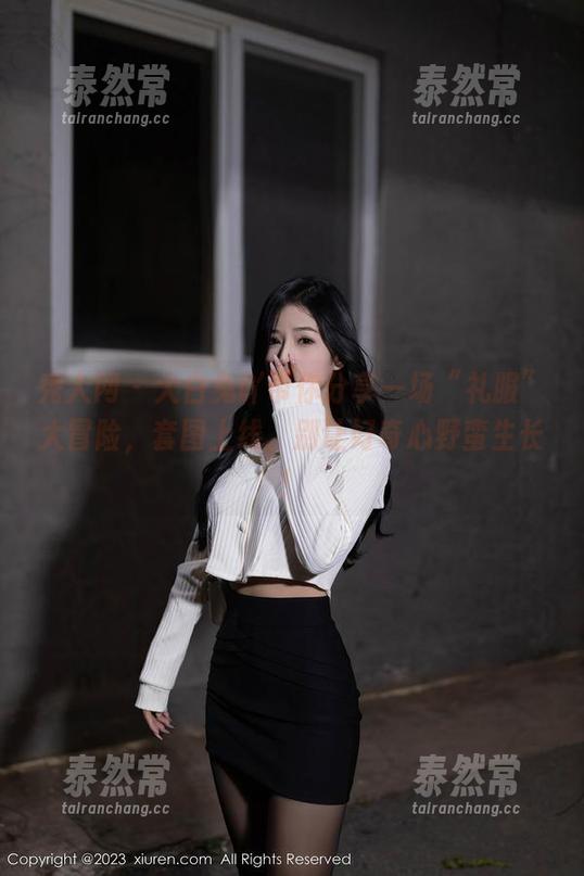 秀人网 - 大白兔吖带你分享一场“礼服”大冒险，套图上线，别让好奇心野蛮生长！